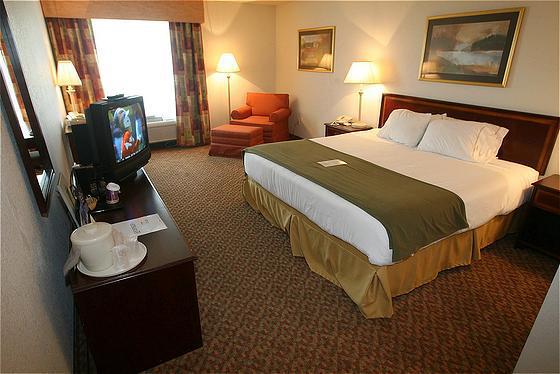 Holiday Inn Express & Suites - Worthington, An Ihg Hotel Phòng bức ảnh